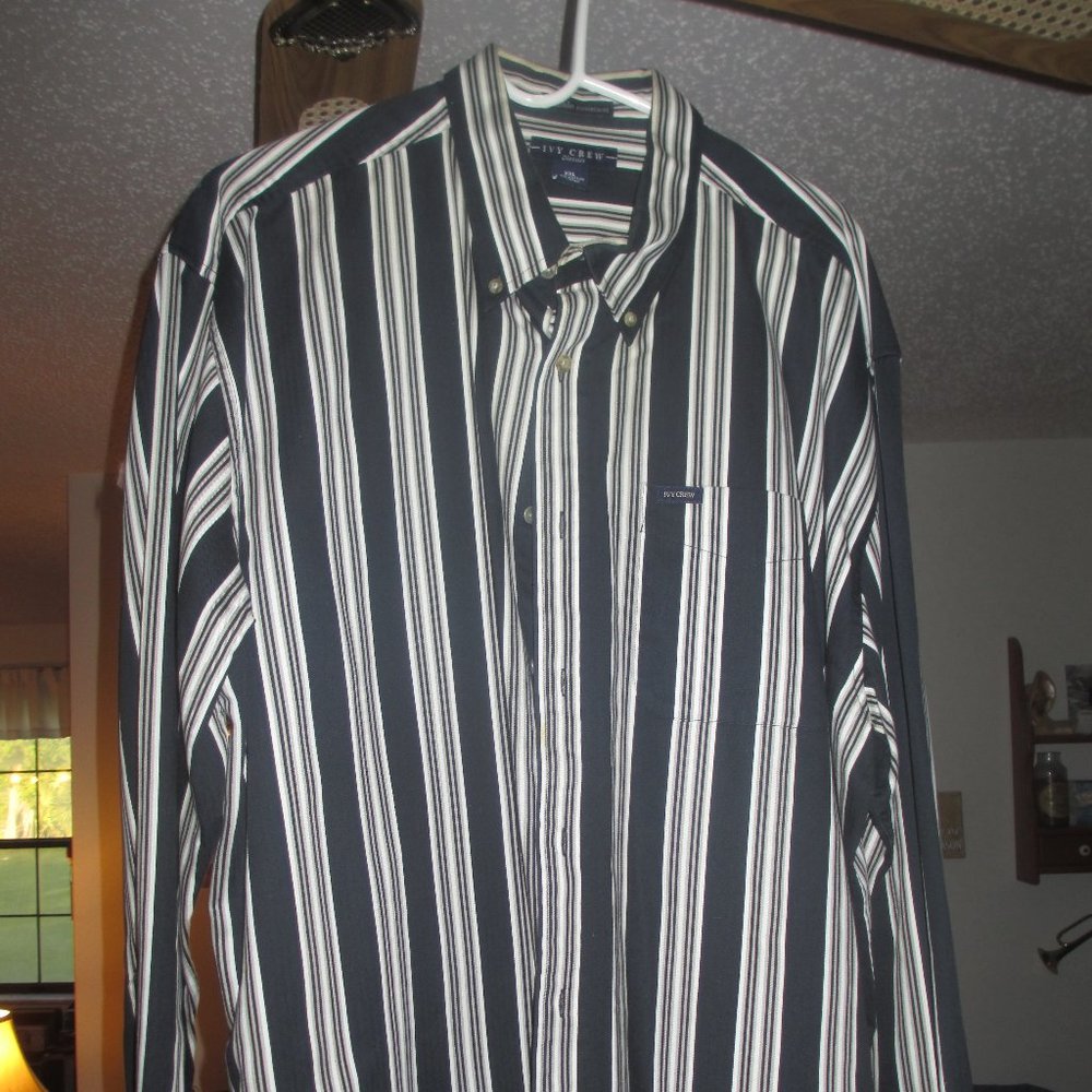 Ivy Crew Men's Button Down Long-Sleeve Collared Dress Shirt